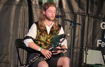 Folk musician Sebastian Stone