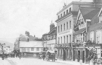 B/W photograph of The White Hart hotel in central Lewes