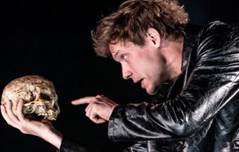 Photograph of Hamlet and skull