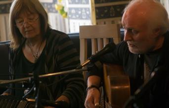 Folk musicians Martyn Wyndham-Read & Iris Bishop