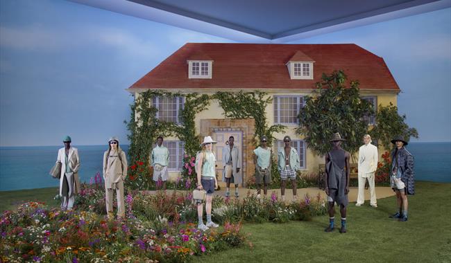 Image shows fashion models in front of Charleston farmhouse visual