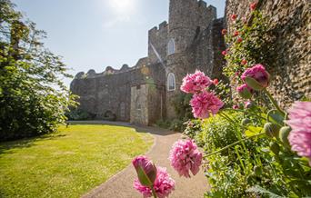 Lewes Castle garden
