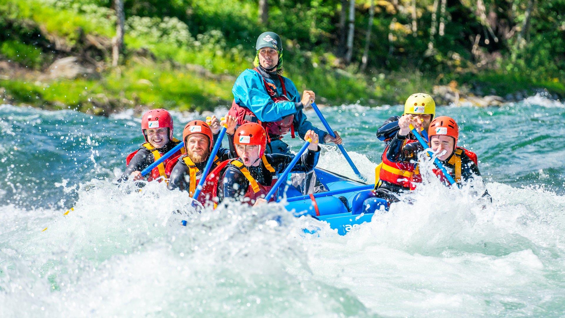 Rafting in the river Sjoa