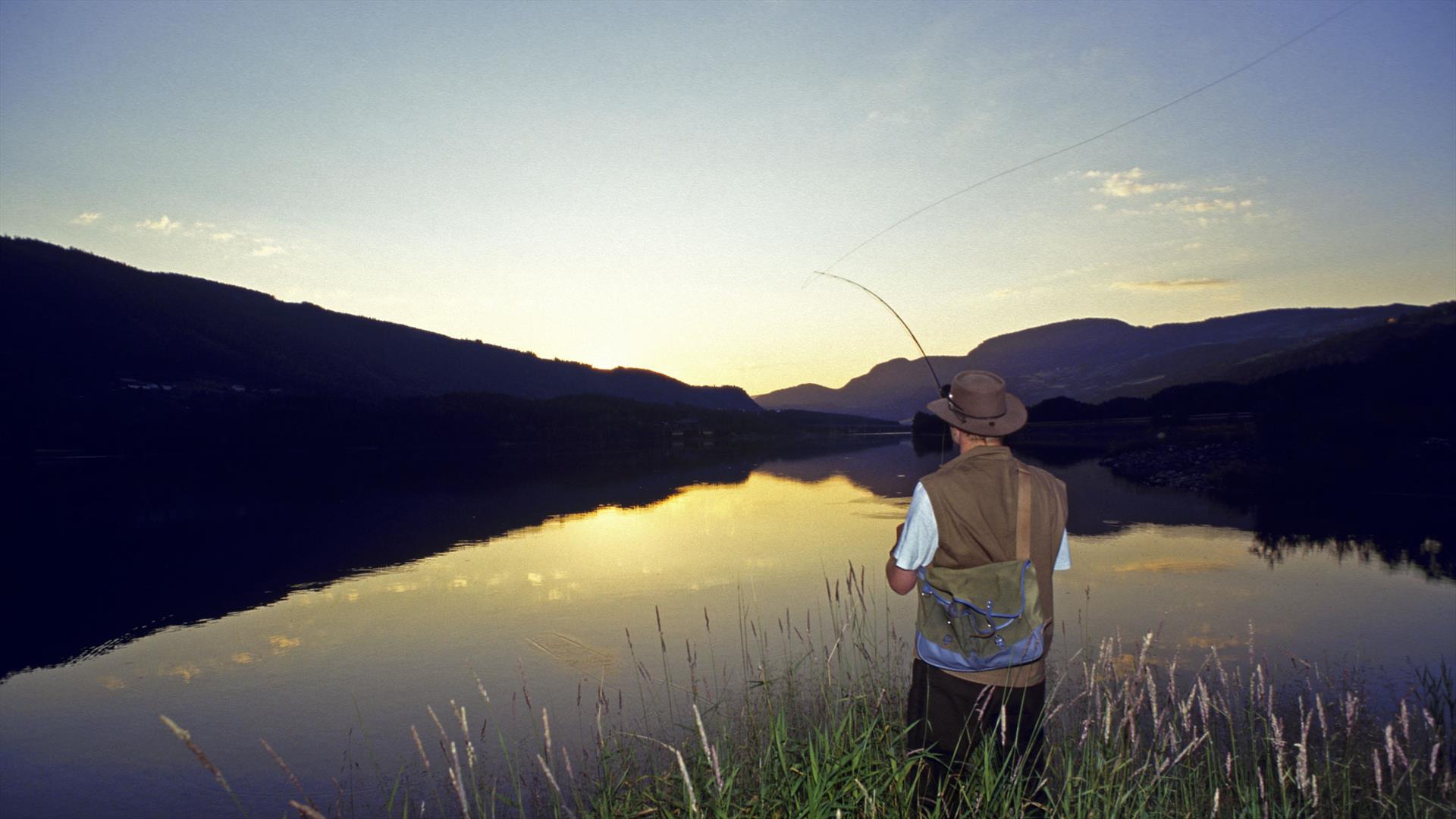 Fishing in Gudbrandsdalen, sunset