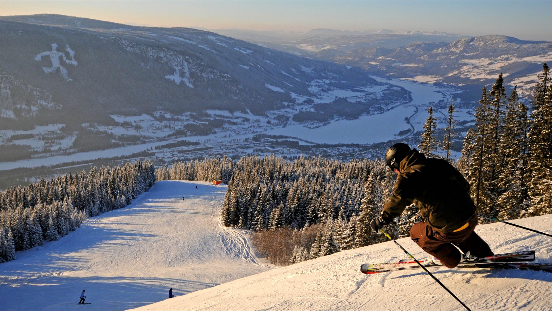 Hafjell Alpinsenter, med utsikt utover Gudbrandsdalen