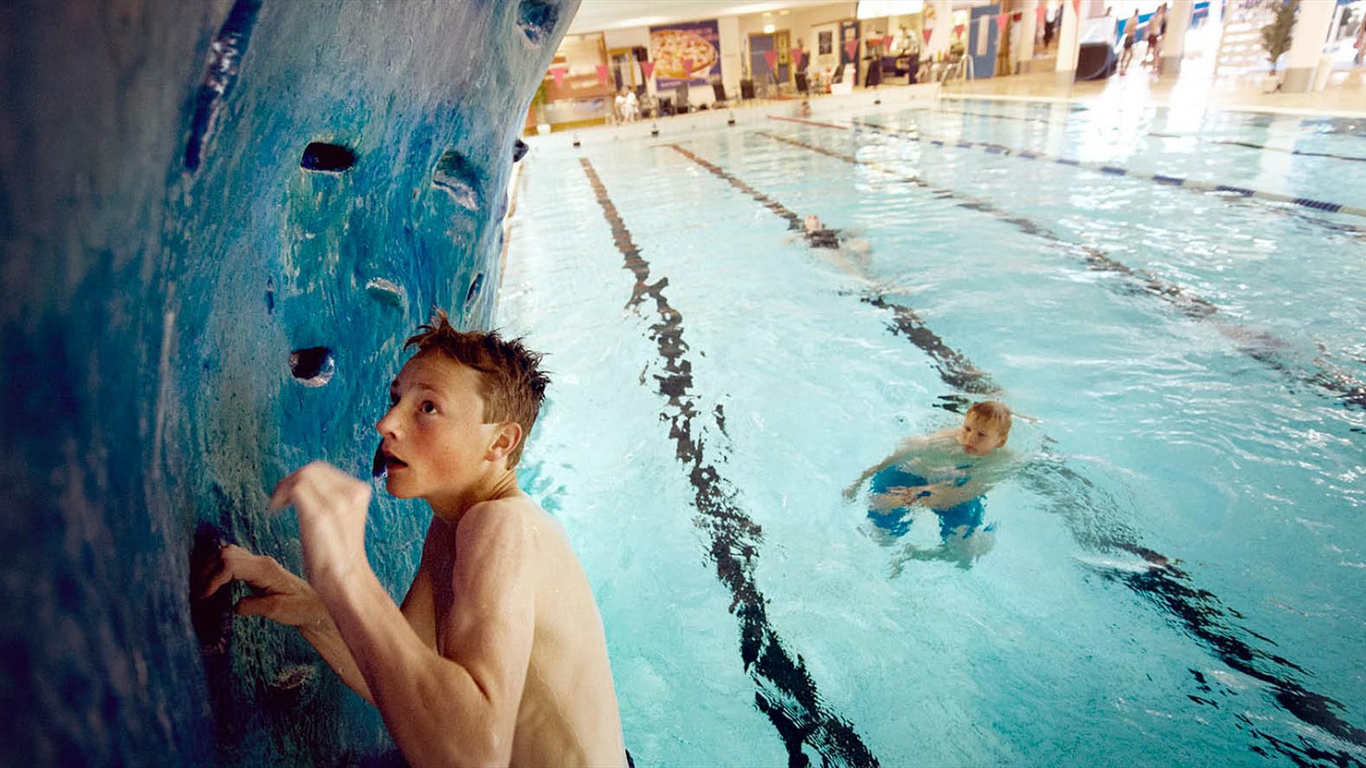 Climbing by the swimmingpool at Jorekstad