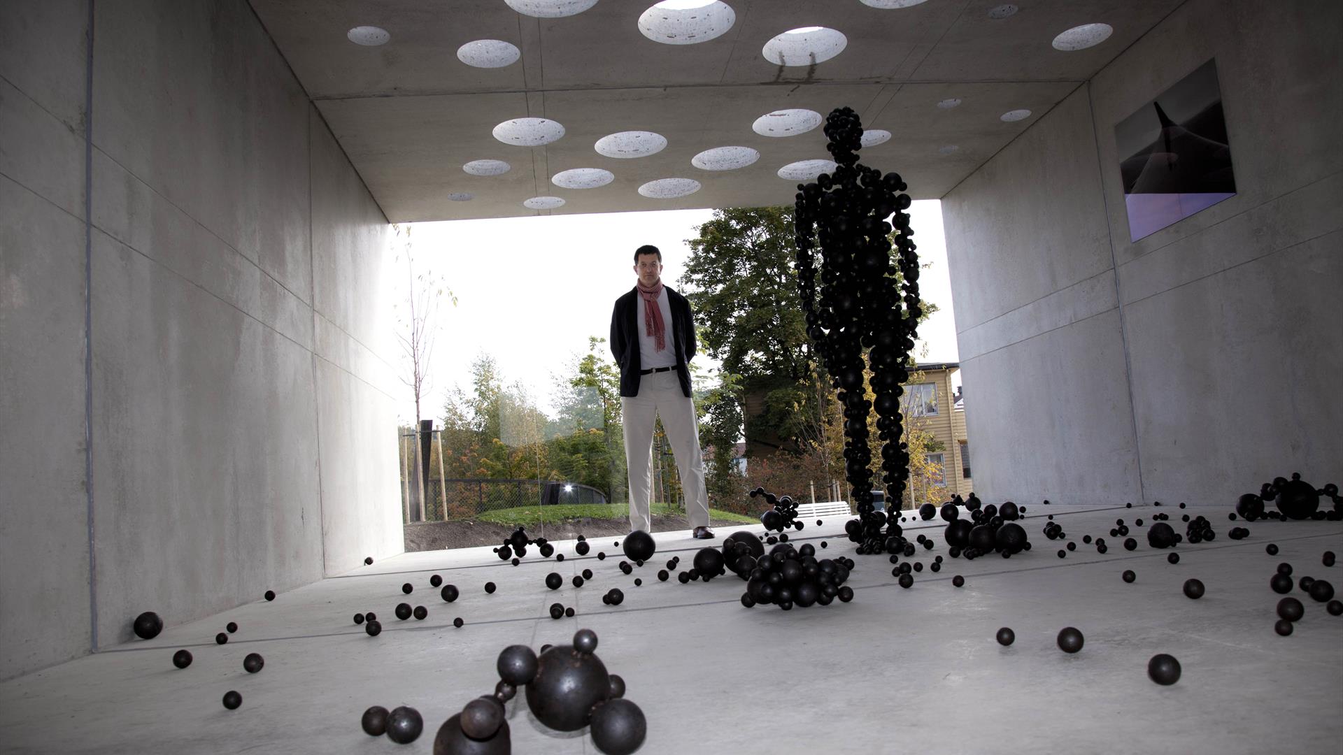 Gormley: Skulpturstopp: Mothership with standing matter