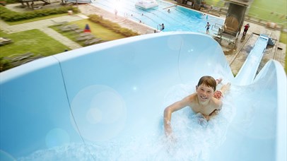 Long outdoor slide 