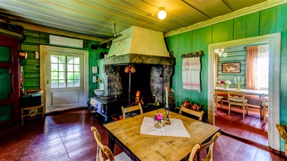 Kitchen at Sygaard Grytting with a fireplace in the corner