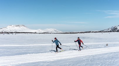 Two women classic cross country skiing Venabygdsfjellet