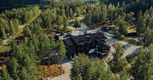 Dronebilde av Hunderfossen Hotell & Resort -sommer