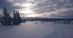 Skitur rundt Skjervungsvannet mot Spåtind.