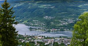 Utsikt over Lillehammer med Vingnesbrua