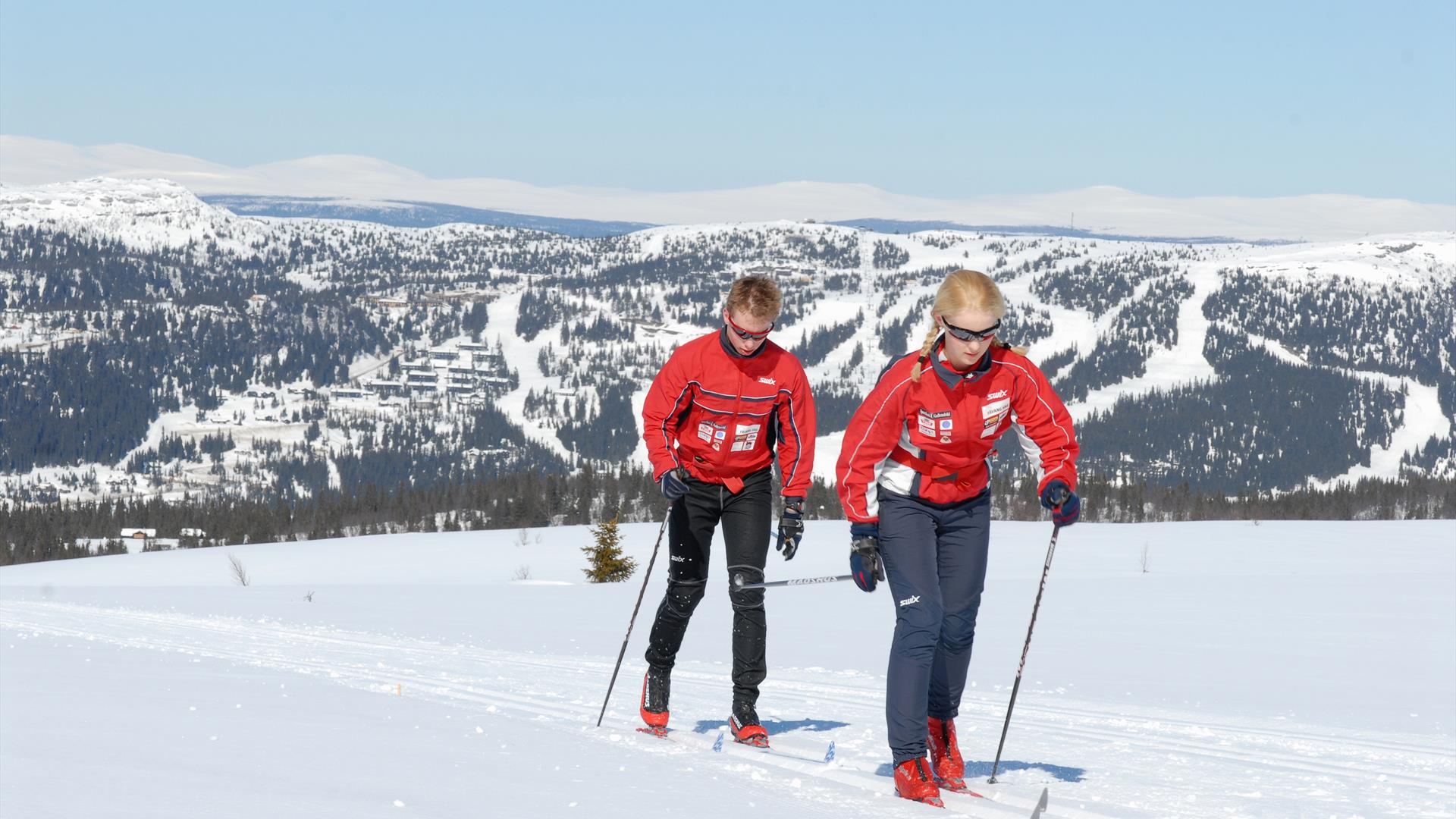 Jenter i langrennsløypene på Kvitfjell