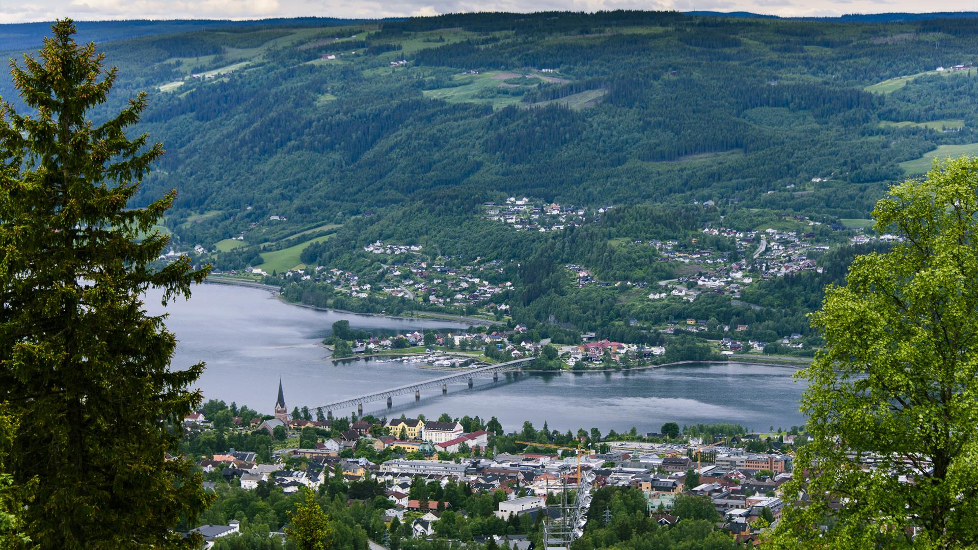 Utsikt over Lillehammer med Vingnesbrua