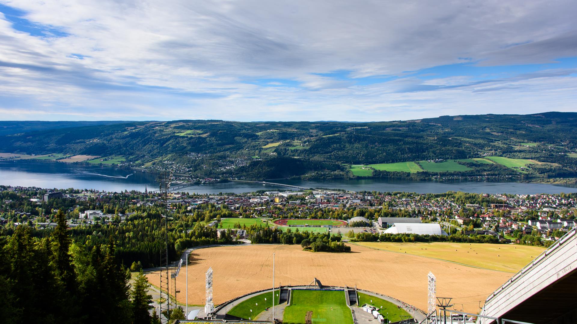 Utsikt fra hoppbakken utover Lillehammer
