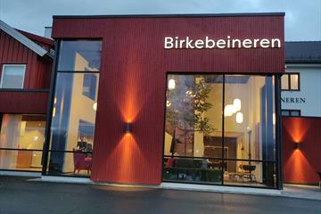 The entrance at Birkebeineren Hotel