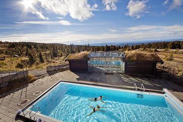 Svømmebasseng utendørs på Ilsetra - sommer