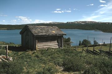 A little house by the lake