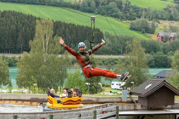 Zipline, Høydeparken i Hunderfossen Eventyrpark, Lillehammer