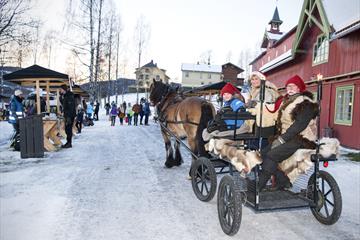 Julenissen med hest og slede