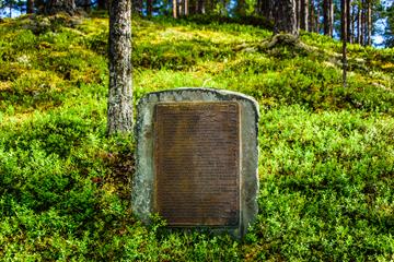 Minnesmerke på Gravholmen i Espedalen