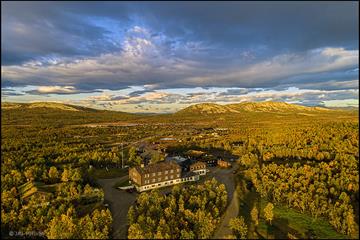 An aerial view of Venabu Fjellhotell in autumn