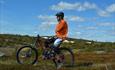 Bicyclist enjoying the view from the Brannhytta at Sjusjøen.