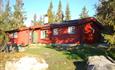 Red cabin in the forrest, Norgesbooking