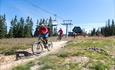 Syklister i løypa i Hafjell Bike Park