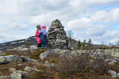 2 happy children in the mountain