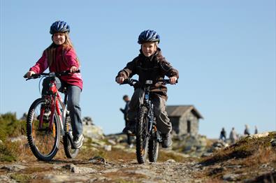 Bicycling in great terrain at Skeikampen. 35 minutes from Lillehammer. Copyright:Esben Haakenstad - Skeikampen Resort