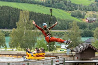 Zipline, Høydeparken i Hunderfossen Eventyrpark, Lillehammer