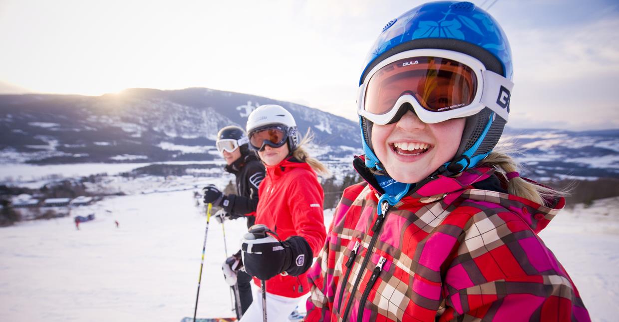 3 people in apline equipment ready to set off downhill