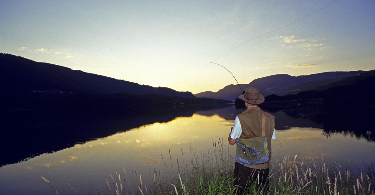 Fishing in Gudbrandsdalen, sunset