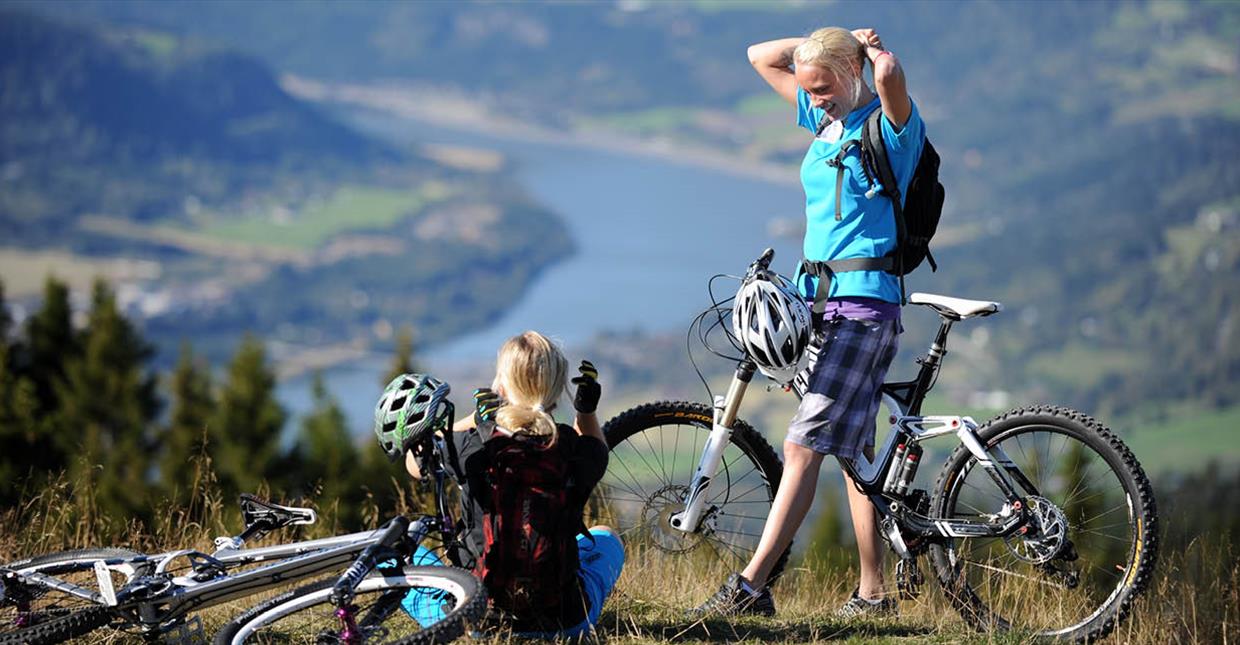 Sykling på Hafjell, med utsikt utover Gudbrandsdalen