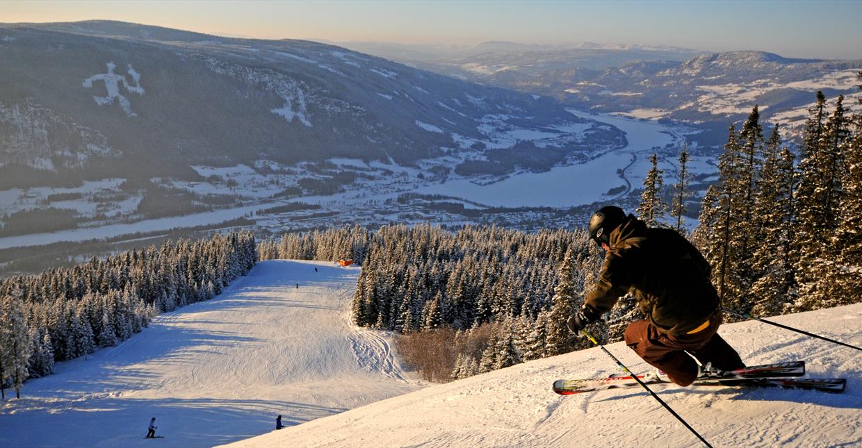 Hafjell Alpinsenter, med utsikt utover Gudbrandsdalen