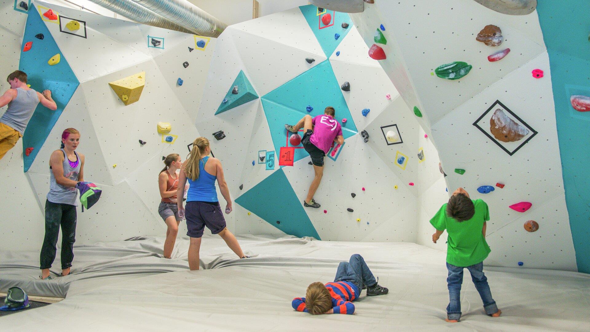 A modern climbing center with over 1,200 square meters of climbing surface.