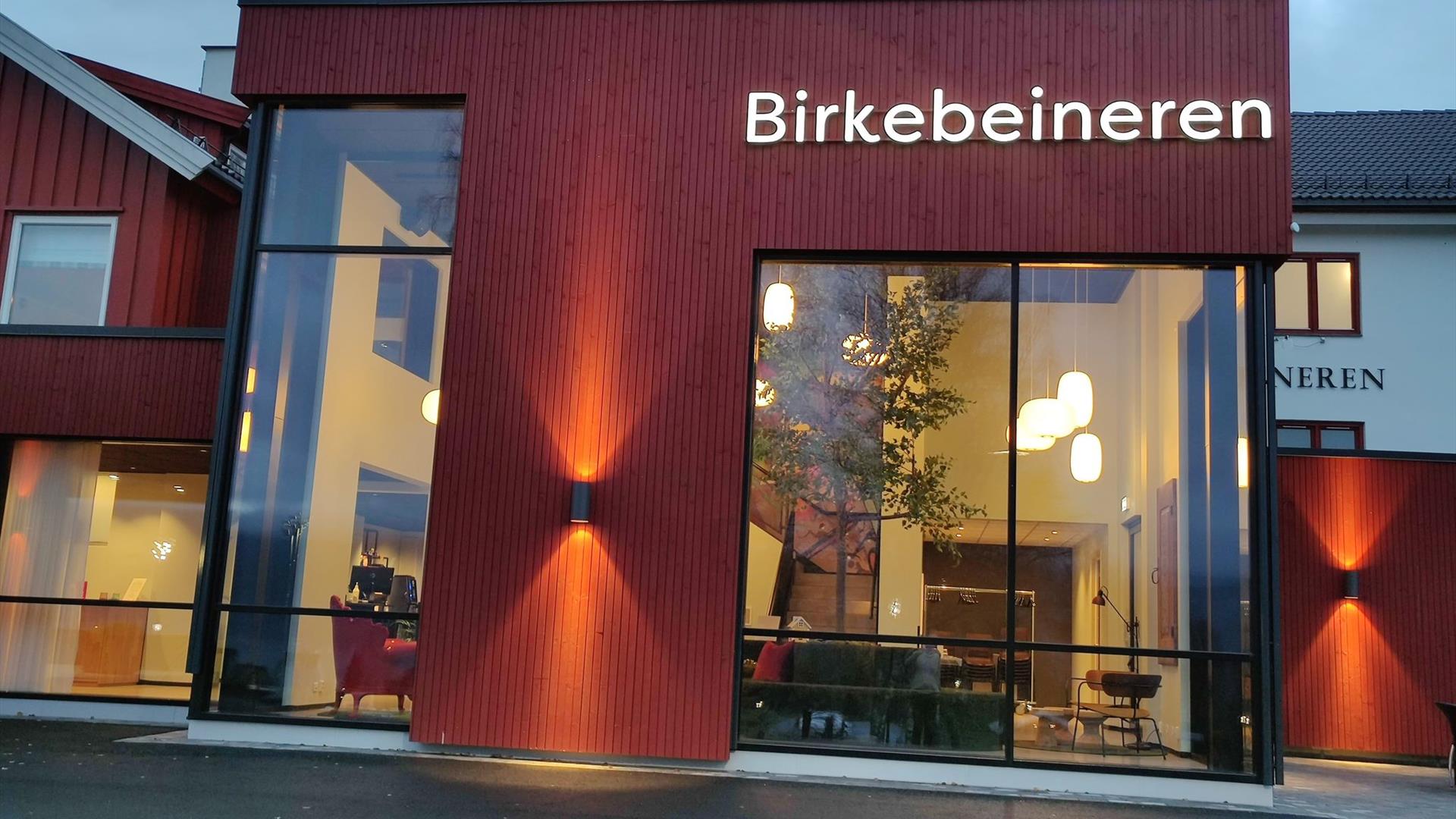 The entrance at Birkebeineren Hotel