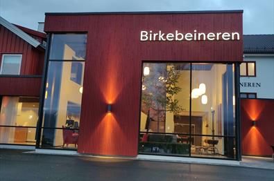 The entrance at Birkebeineren Hotel