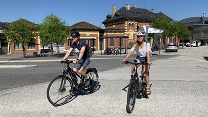cyclists outside Lillehammer Trainstation