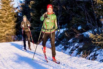 2 ladies crosscountry skiing at Skeikampen