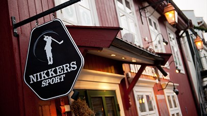 The entrance and the Nikkers Sport sign