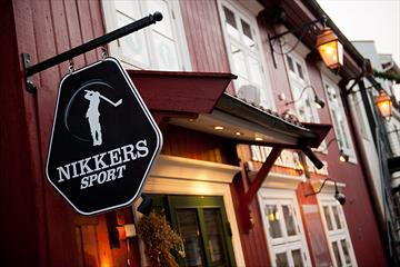 The entrance and the Nikkers Sport sign