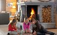 Children playing in front of the fire place - Ilsetra