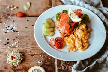 Smoked salmon open sandwich with egg and salad garnish | Venabu Fjellhotell