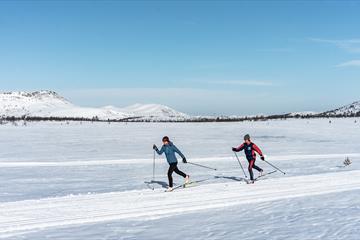 Two women classic cross country skiing Venabygdsfjellet