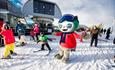 The mascot Isa is greeting the skiers in Hafjell