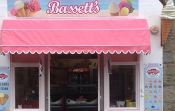 Bassett's Of Looe - exterior