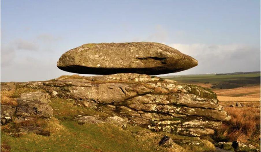 Picture of granite boulder